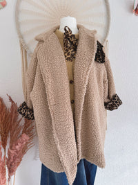 OVERSIZED TEDDYJACKE MIT LEODETAILS IN BEIGE - ONE SIZE -