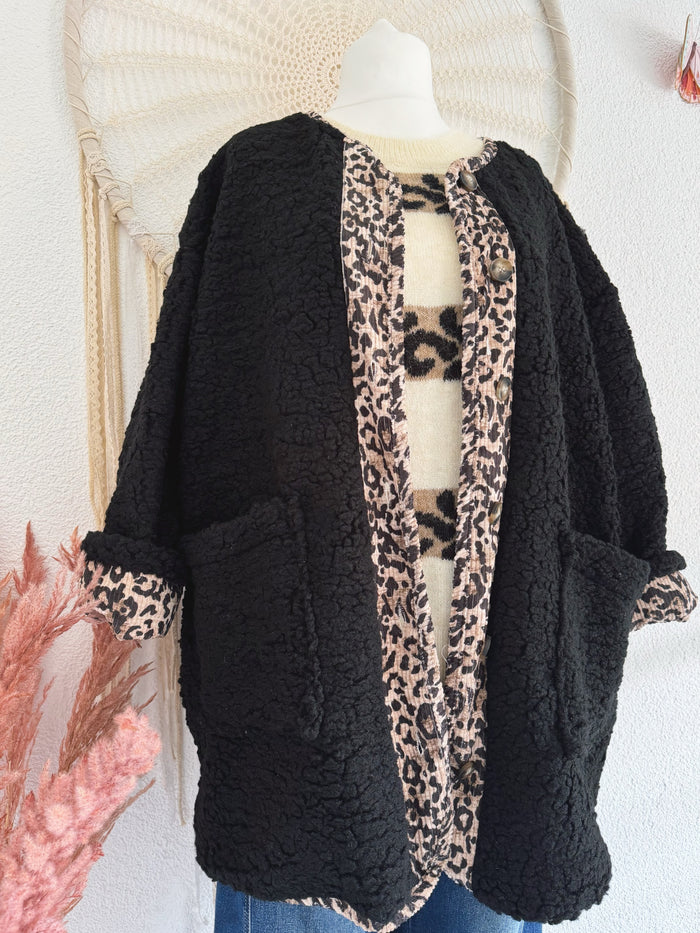 OVERSIZED TEDDYJACKE MIT LEODETAILS & TASCHEN IN SCHWARZ - ONE SIZE -