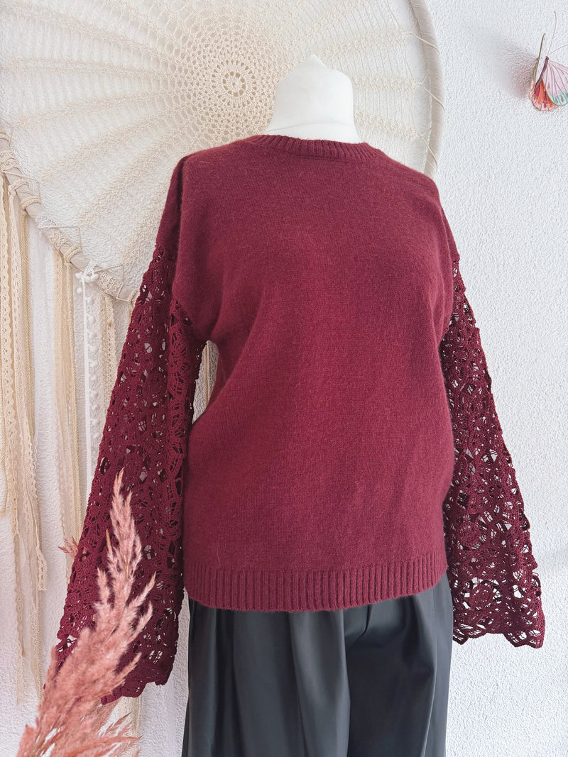 STRICKPULLOVER MIT CROCHETSPITZE IN BORDEAUX - ONE SIZE -