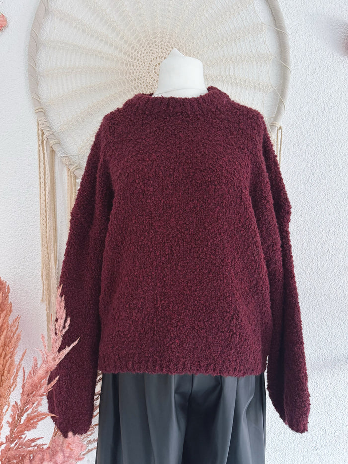 BOUCLÉ PULLOVER IN BORDEAUX - ONE SIZE -