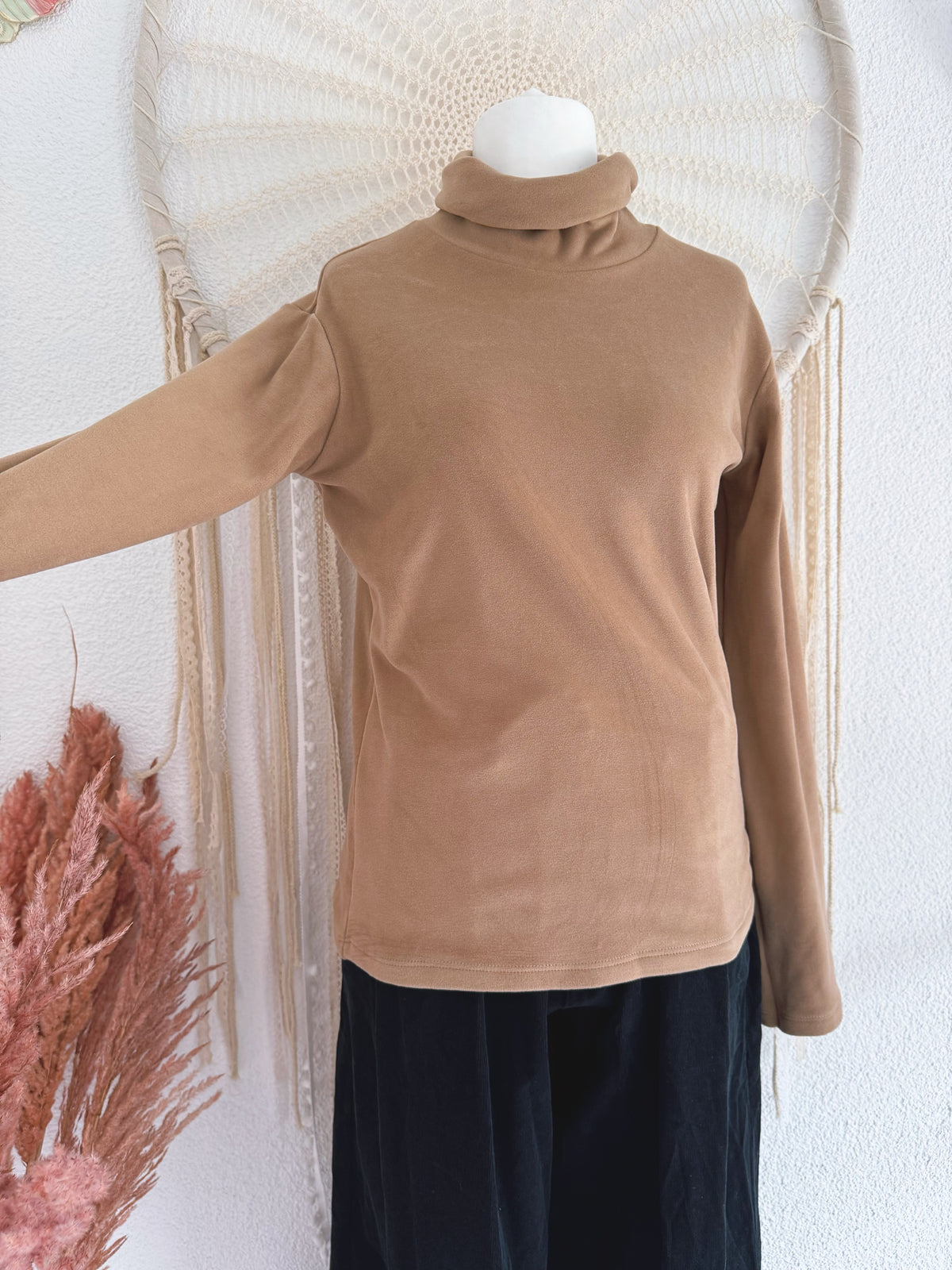 BASIC ROLLKRAGENSHIRT IN COGNAC - ONE SIZE -