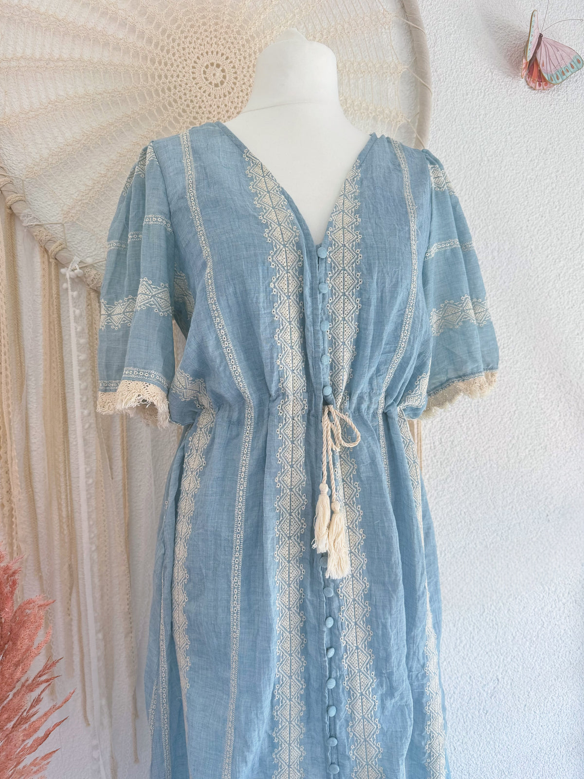 MAXIKLEID MIT STICKEREI IN BLAU - VERSCH. GRÖßEN