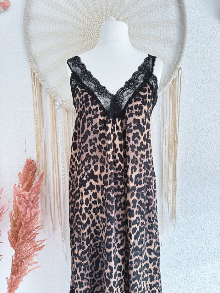 SLIP-DRESS MIT LEOPRINT UND SPITZE IN CAMEL - ONE SIZE -