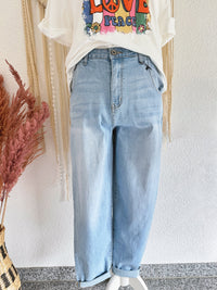 MOM JEANS MIT HELLER WASCHUNG - VERSCH. GRÖßEN