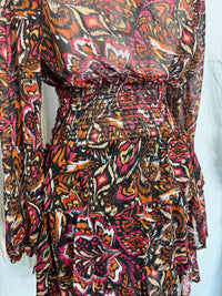 KLEID MIT PRINT UND RÜSCHEN - MODELL A  - VERSCH. GRÖßEN