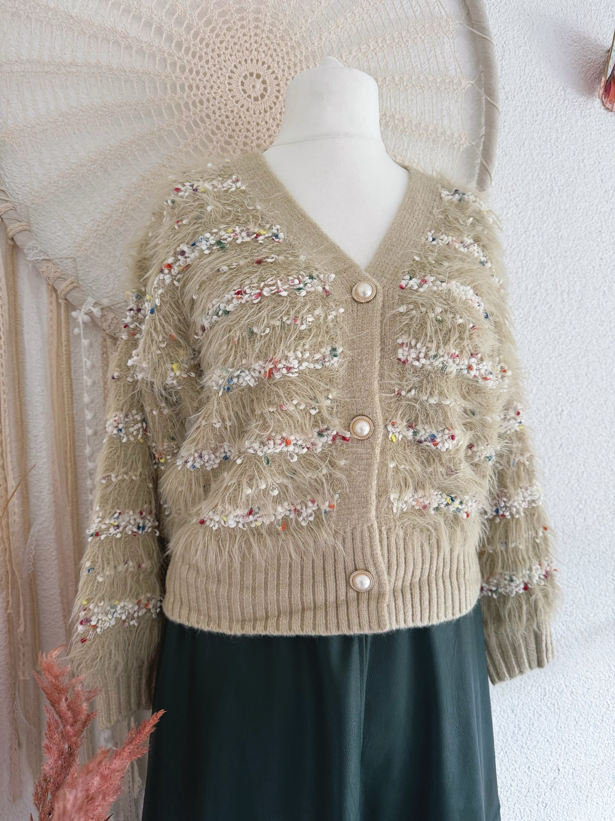 KUSCHELIGER CARDIGAN MIT KONFETTI WOLLE IN BEIGE - ONE SIZE -