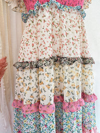 MAXIKLEID MIT RÜSCHEN UND STREUBLUMEN - VERSCH. GRÖßEN