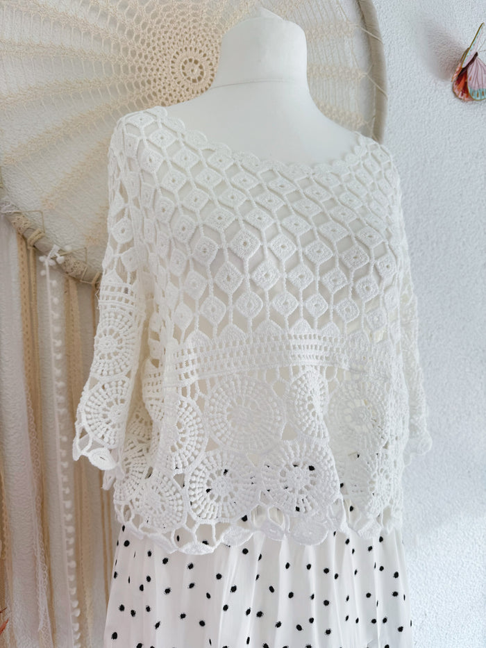 OVERSIZED CROCHETOBERTEIL IN WEIß - ONE SIZE -