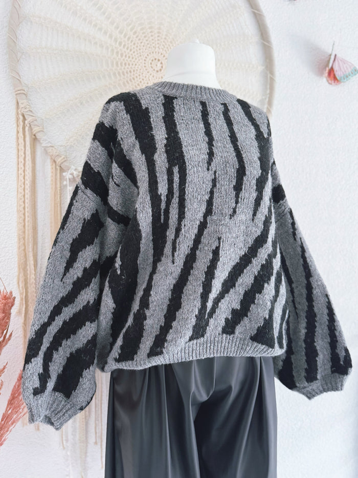 OVERSIZED PULLOVER MIT ZEBRAMUSTER - ONE SIZE -