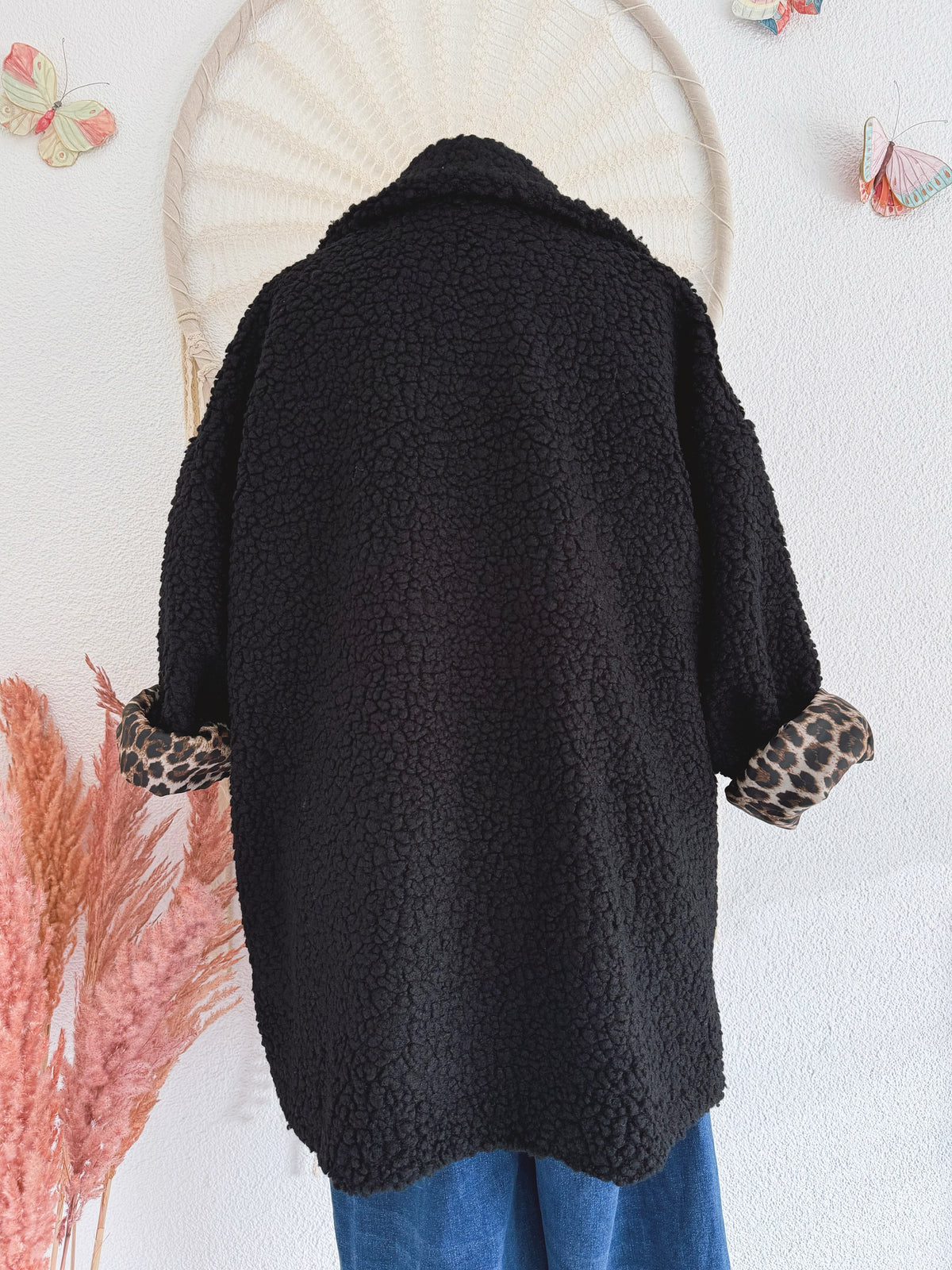 OVERSIZED TEDDYJACKE MIT LEODETAILS IN SCHWARZ - ONE SIZE -