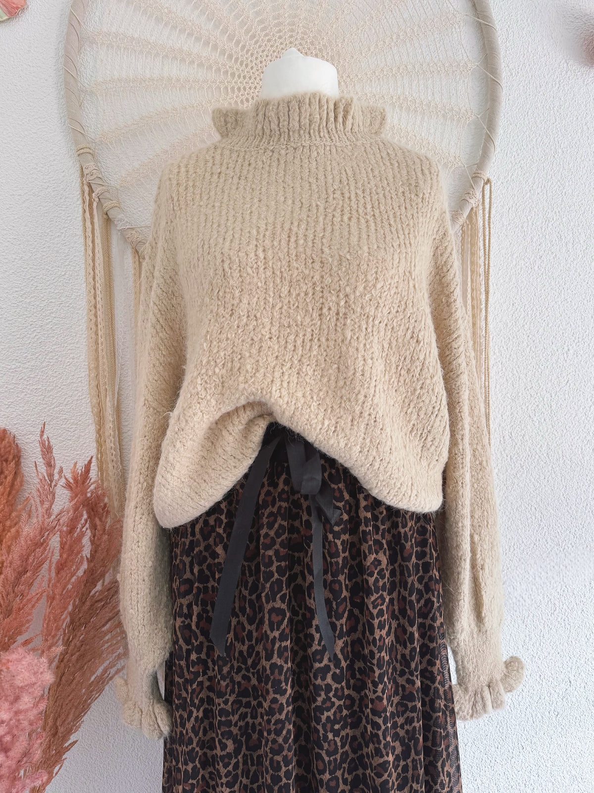 KUSCHELIGER OVERSIZED PULLOVER MIT RÜSCHENDETAILS - ONE SIZE -