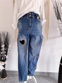 HIGHWAIST JEANS MIT HERZ CUTOUT - VERSCH. GRÖßEN