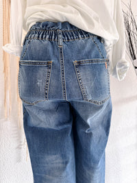 HIGHWAIST JEANS MIT HERZ CUTOUT - VERSCH. GRÖßEN