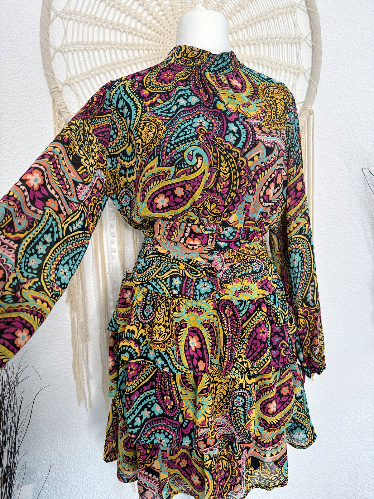 KLEID MIT PRINT UND RÜSCHEN - MODELL D  - VERSCH. GRÖßEN