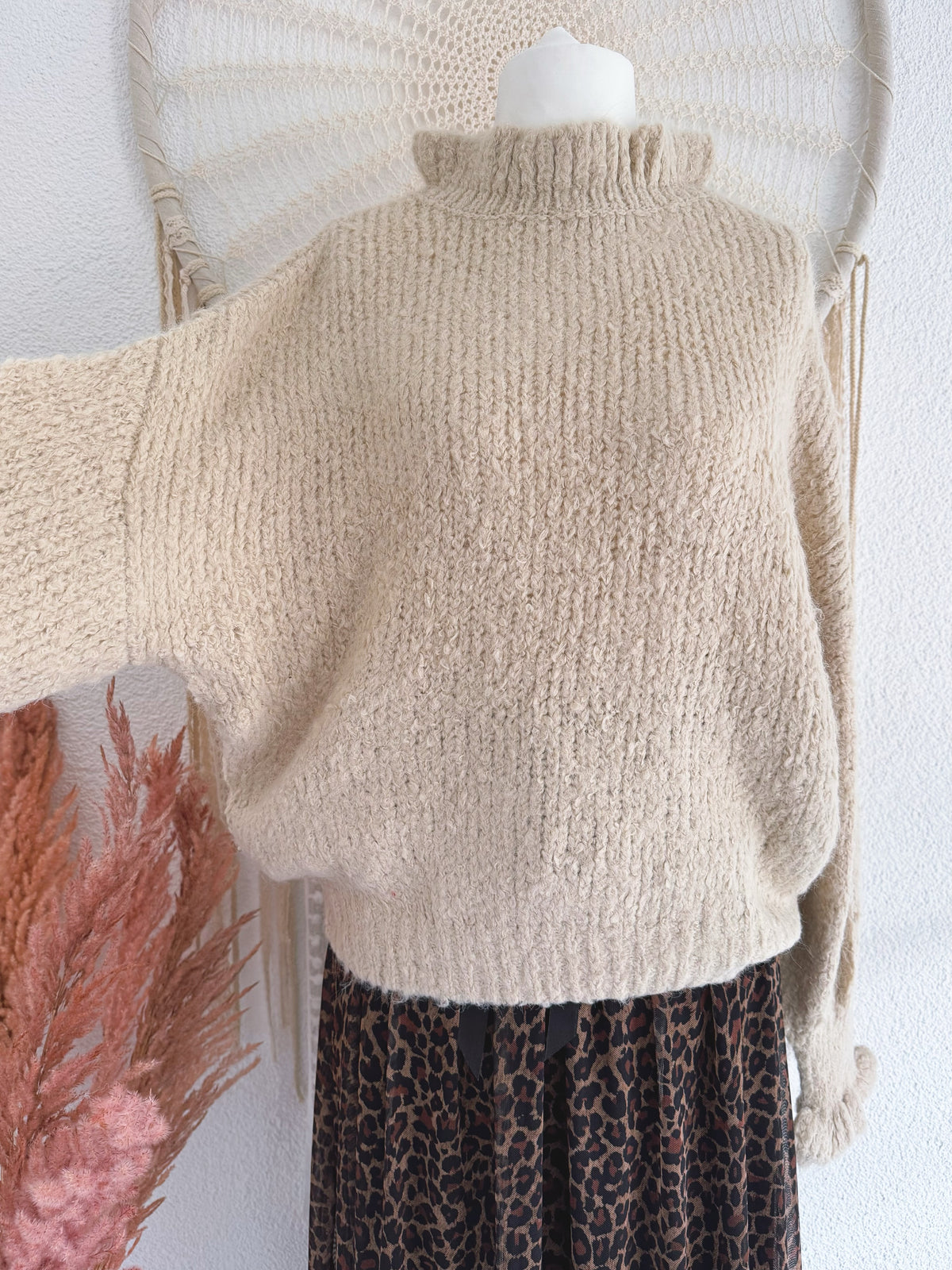 KUSCHELIGER OVERSIZED PULLOVER MIT RÜSCHENDETAILS - ONE SIZE -