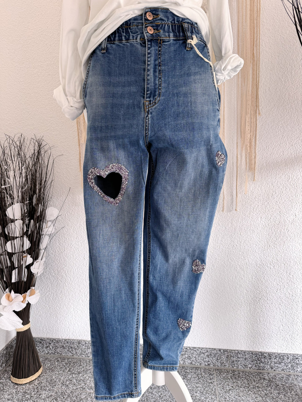 HIGHWAIST JEANS MIT HERZ CUTOUT - VERSCH. GRÖßEN