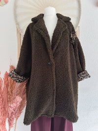 OVERSIZED TEDDYJACKE MIT LEODETAILS IN BRAUN - ONE SIZE -