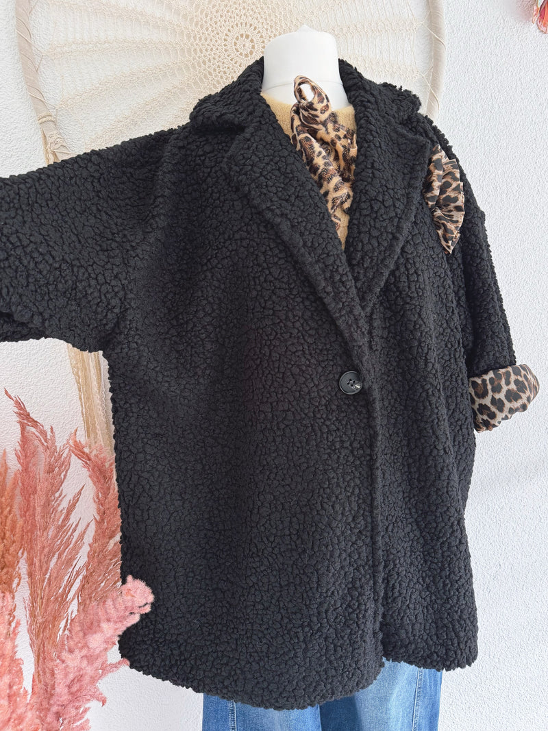 OVERSIZED TEDDYJACKE MIT LEODETAILS IN SCHWARZ - ONE SIZE -