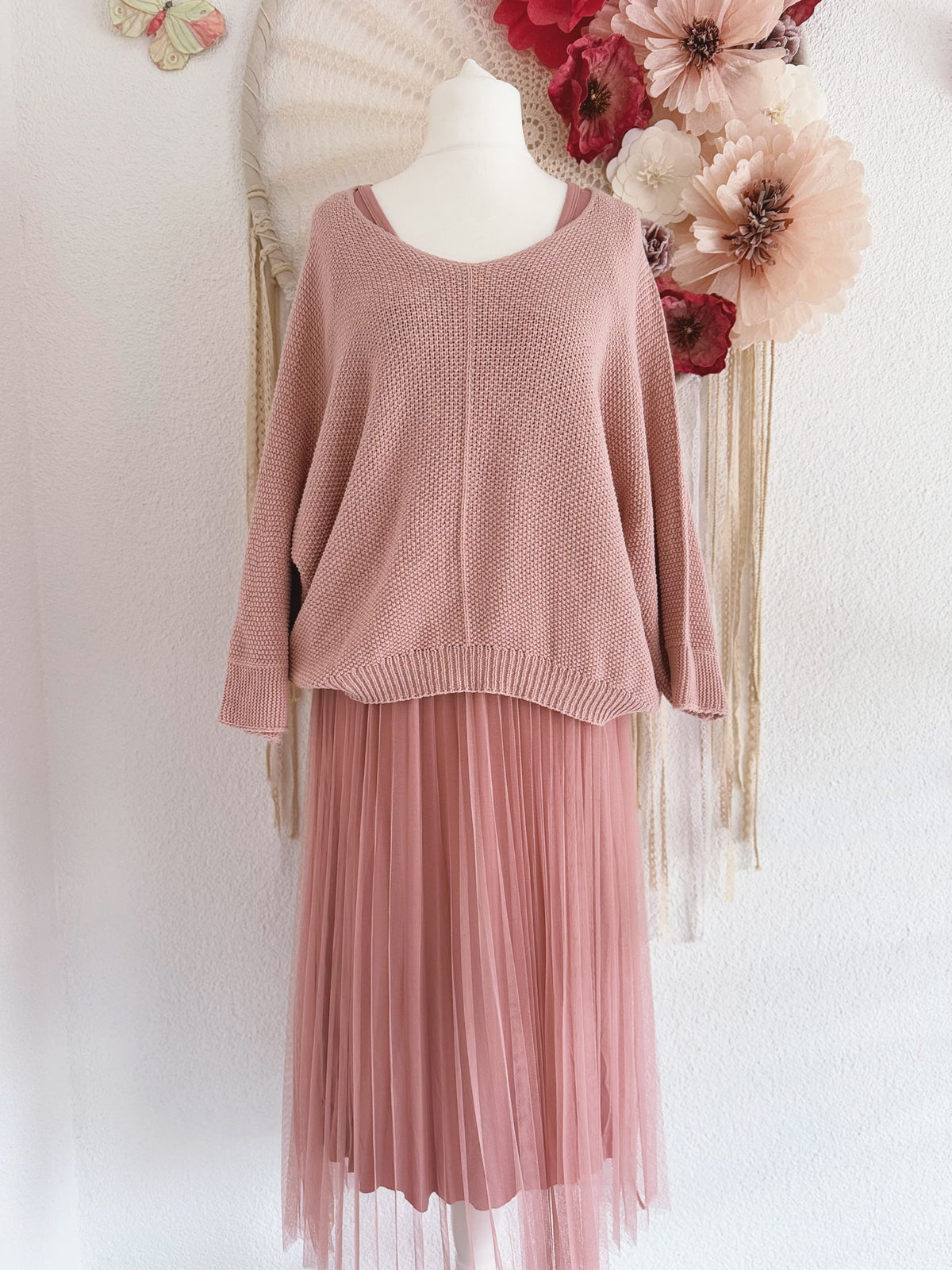 PLISSEEKLEID MIT TÜLL UND STRICKPULLOVER IN ROSA - ONE SIZE -