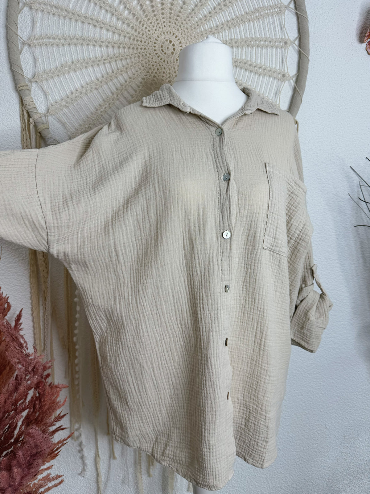 OVERSIZED MUSSELINBLUSE MIT MIT CROCHETSPITZE IN BEIGE - ONE SIZE -