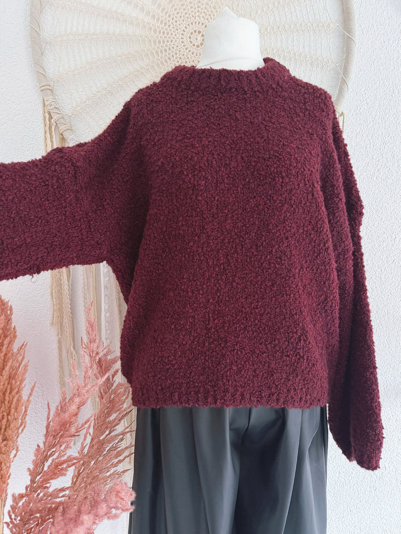 BOUCLÉ PULLOVER IN BORDEAUX - ONE SIZE -