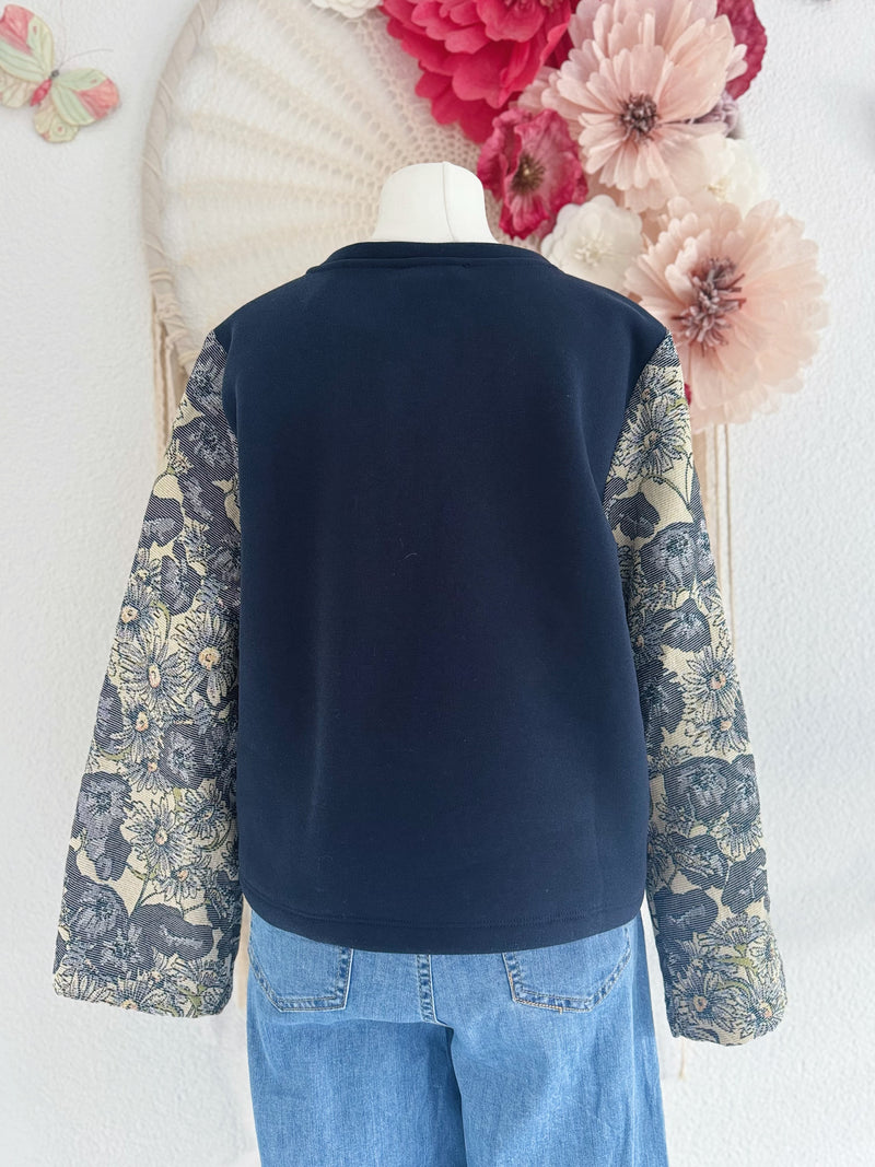 SWEATER MIT BROKATÄRMEL IN DUNKELBLAU  - ONE SIZE -