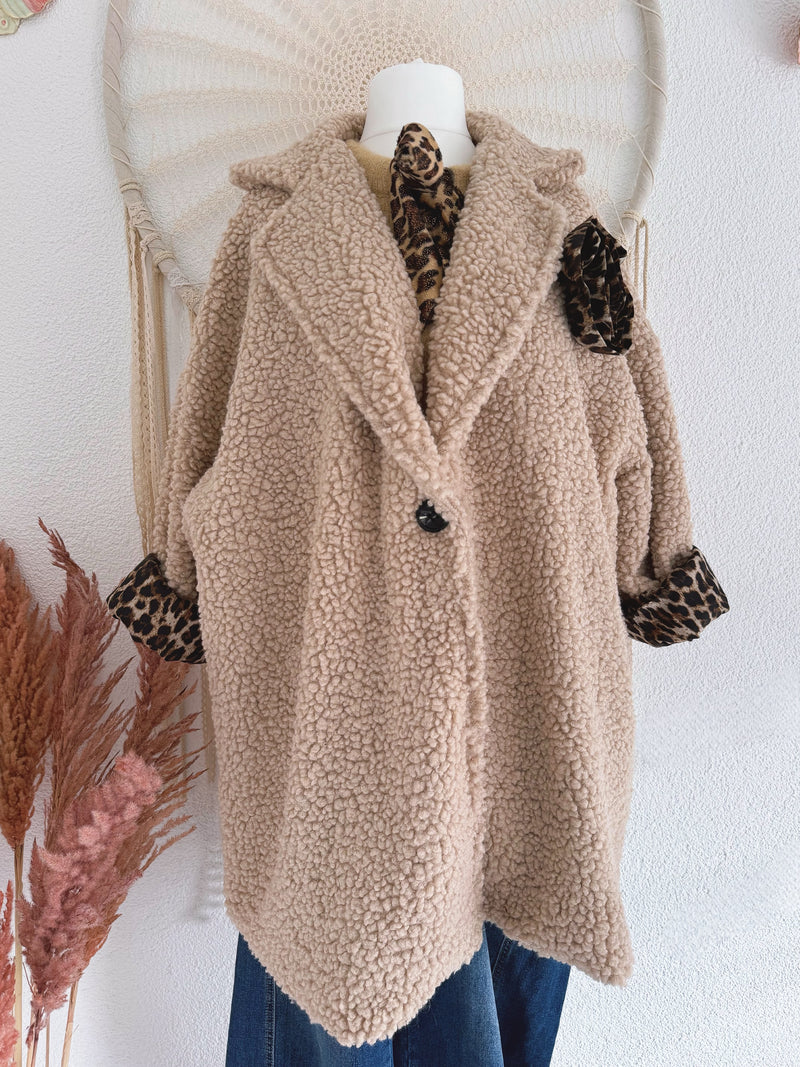 OVERSIZED TEDDYJACKE MIT LEODETAILS IN BEIGE - ONE SIZE -