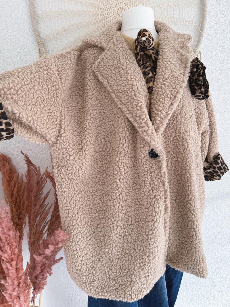 OVERSIZED TEDDYJACKE MIT LEODETAILS IN BEIGE - ONE SIZE -