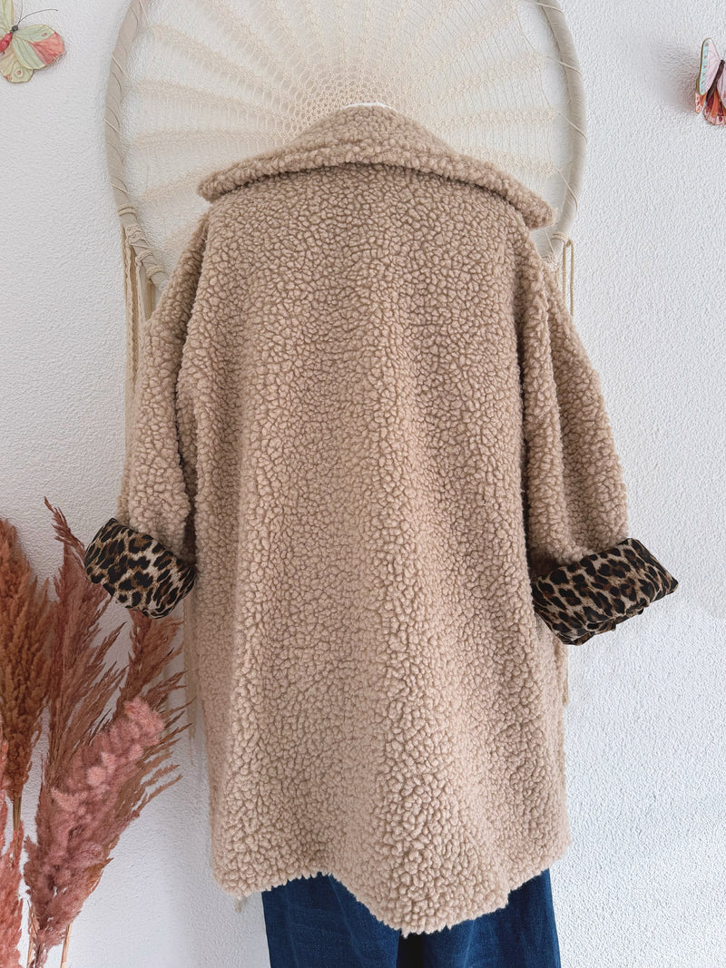 OVERSIZED TEDDYJACKE MIT LEODETAILS IN BEIGE - ONE SIZE -