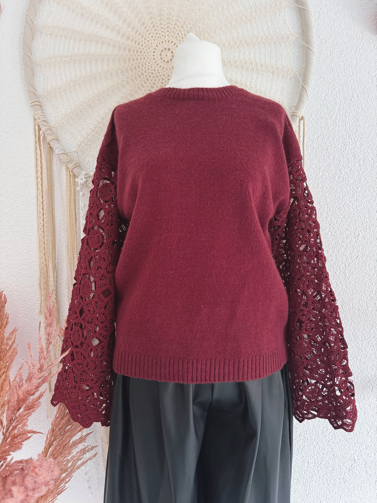 STRICKPULLOVER MIT CROCHETSPITZE IN BORDEAUX - ONE SIZE -