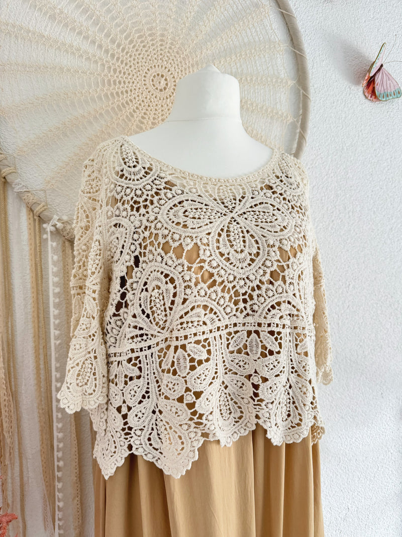 HÄKELOBERTEIL MIT ORNAMENTEN IN CREME  - ONE SIZE -