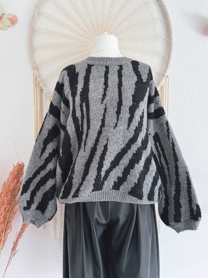 OVERSIZED PULLOVER MIT ZEBRAMUSTER - ONE SIZE -