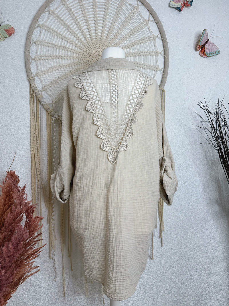 OVERSIZED MUSSELINBLUSE MIT MIT CROCHETSPITZE IN BEIGE - ONE SIZE -