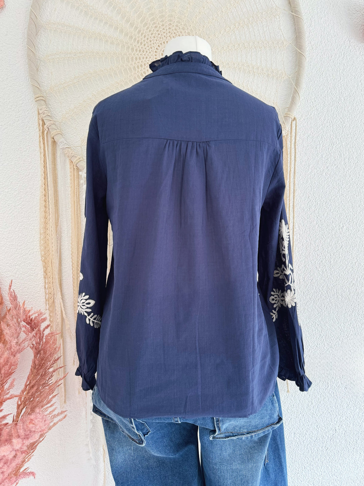 BLUSE MIT STICKEREI IN BLAU - VERSCH. GRÖßEN