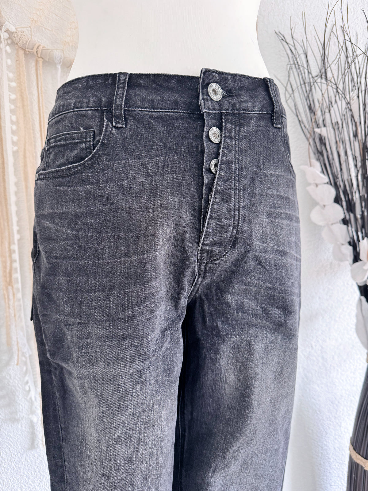 HIGHWAIST JEANS IN ANTHRAZIT - VERSCH. GRÖßEN