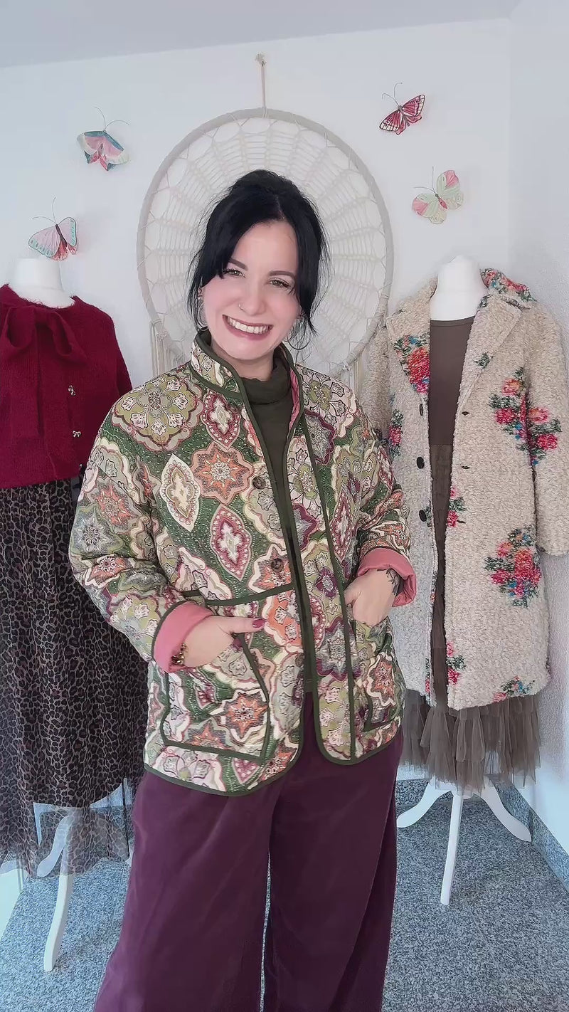 JACKE MIT MUSTER IN HERBSTLICHEN FARBEN - VERSCH. GRÖßEN