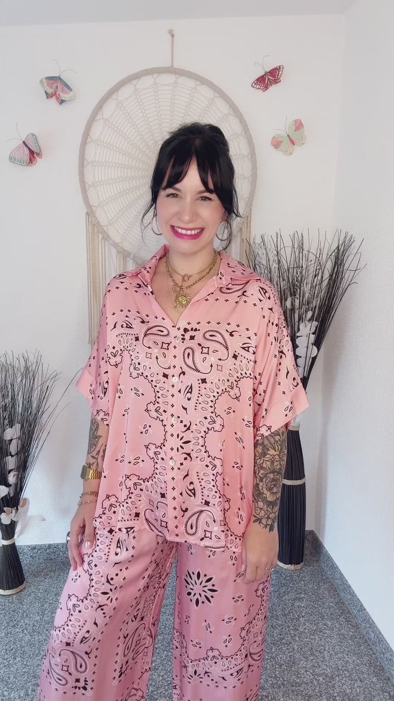 OVERSIZED BLUSE MIT BANDANA PRINT IN ROSA - ONE SIZE -